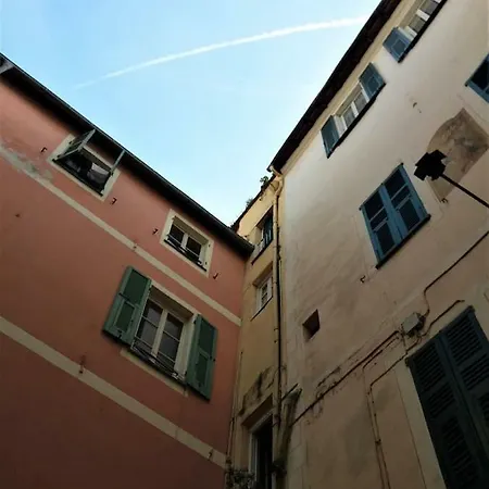 La Casa Sui Tetti, Nella Citta Vecchia Di * Sanremo