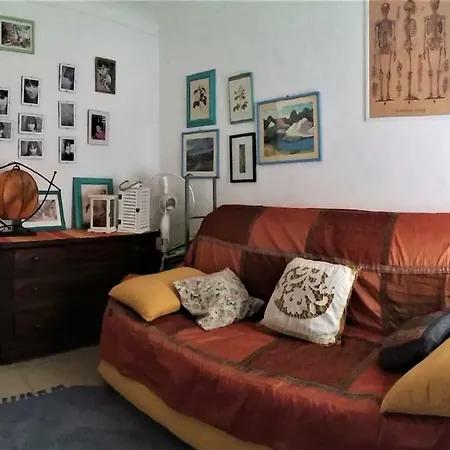La Casa Sui Tetti, Nella Citta Vecchia Di * سانريمو