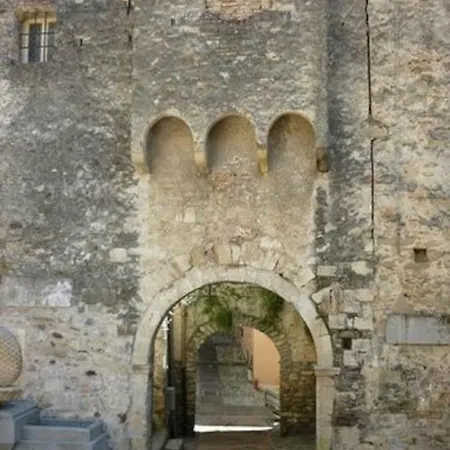 La Casa Sui Tetti, Nella Citta Vecchia Di * سانريمو